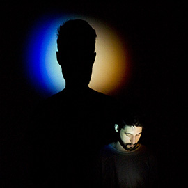 Performance, Un col de chemise bleue, Gilles Sage