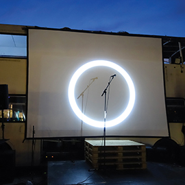 Performance, Un col de chemise bleue, Gilles Sage